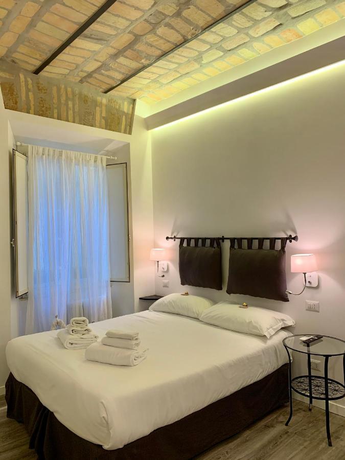 Luxury rooms near Colosseum Rome Extérieur photo