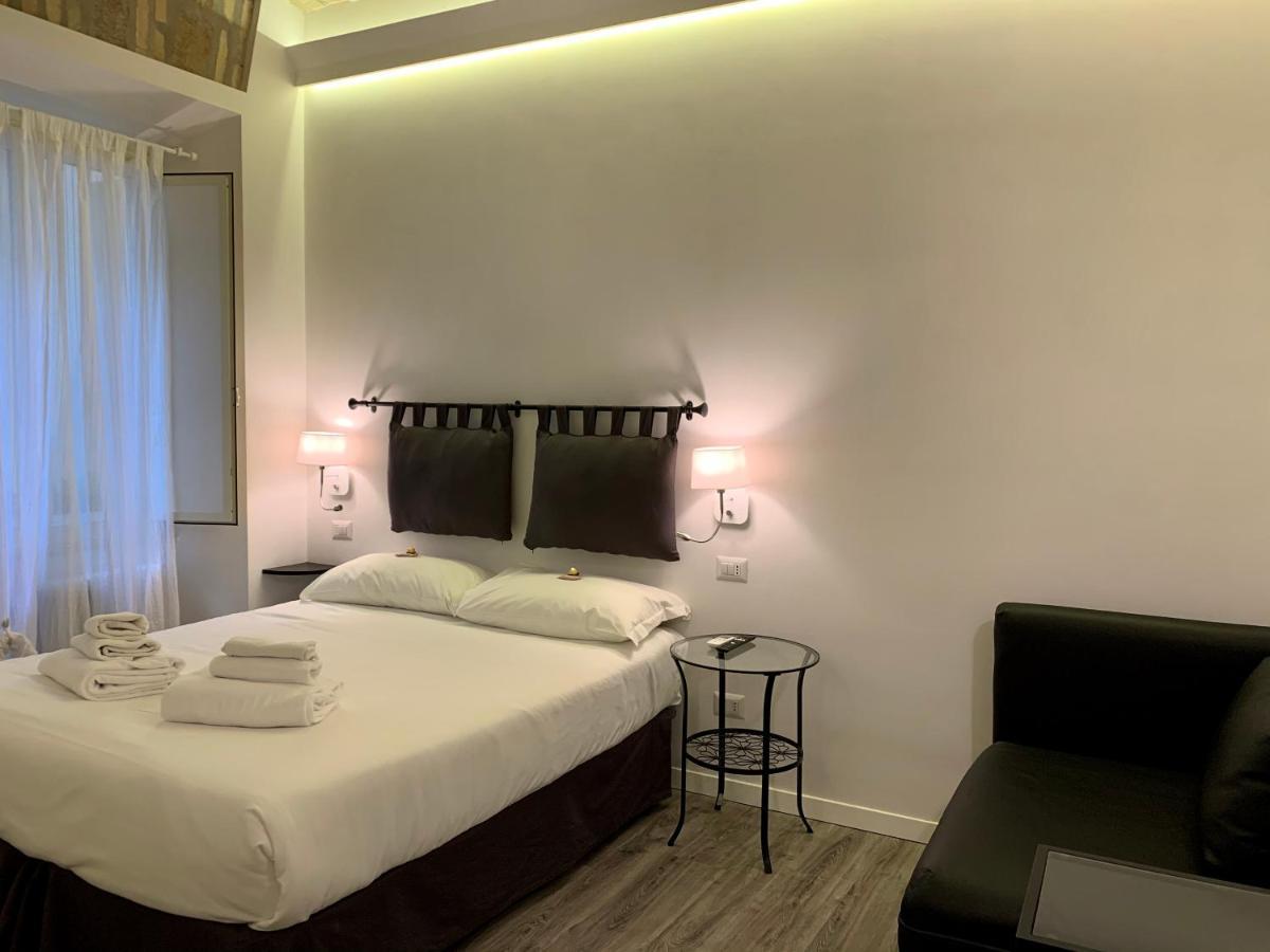 Luxury rooms near Colosseum Rome Extérieur photo