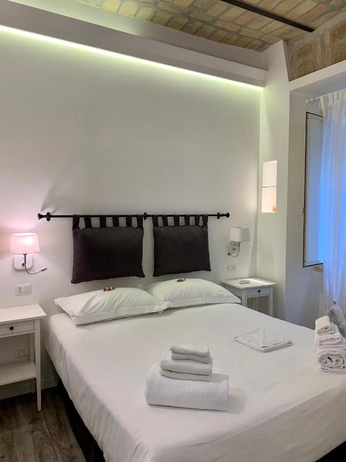 Luxury rooms near Colosseum Rome Extérieur photo